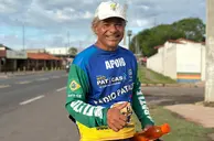 ‘Xavier das Estradas’ cruza o Brasil a pé em busca de recorde no Guinness