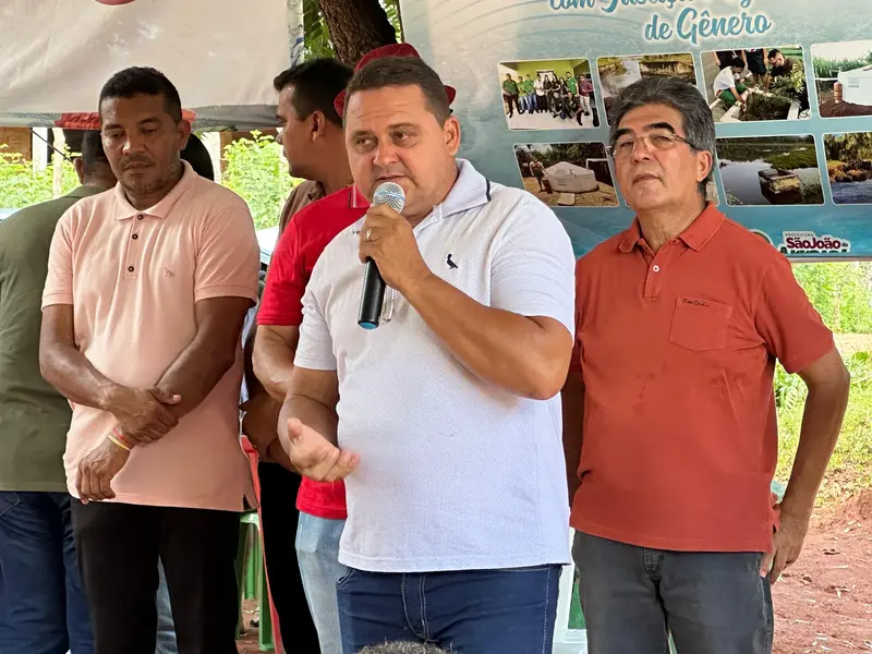 Abdoral Melo e Limma entregam cisternas na zona rural de São João do Arraial