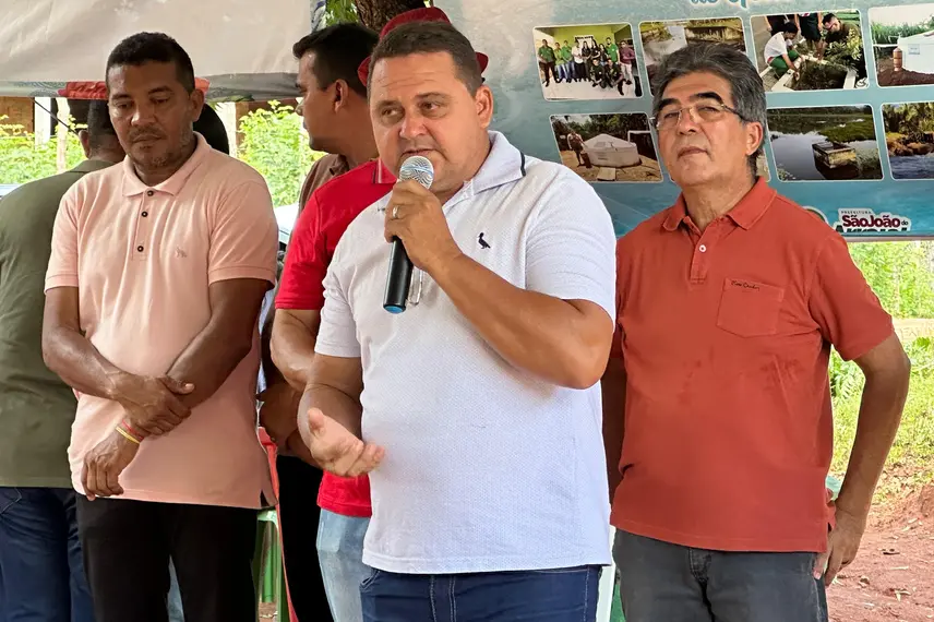 Abdoral Melo e Limma entregam cisternas na zona rural de São João do Arraial