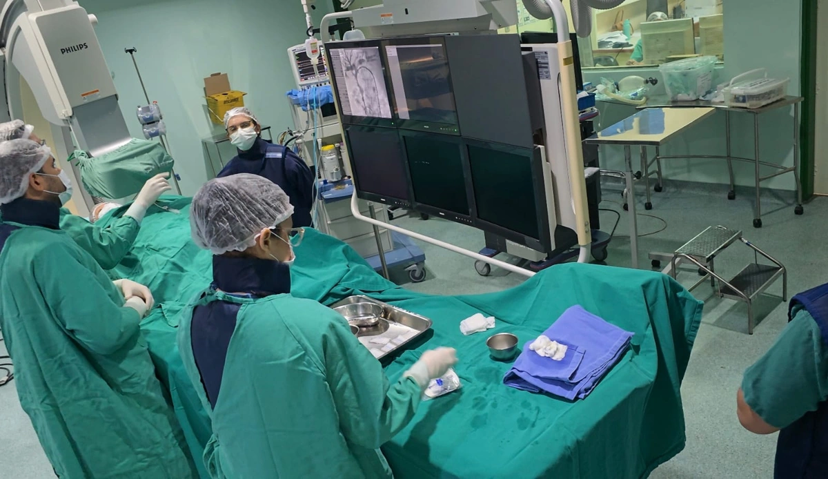 Ação nacional amplia acesso a especialistas e inclui implante contraceptivo