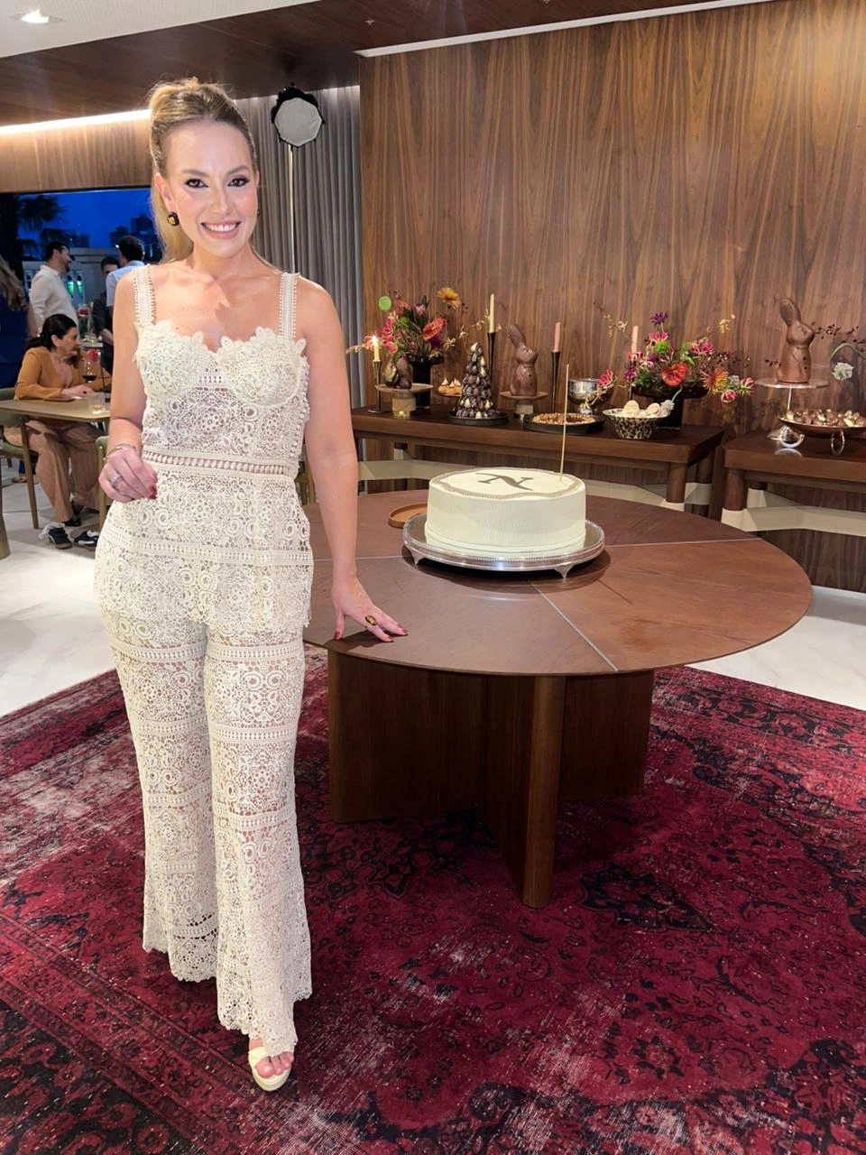 Advogada Nara Letícia celebra seu aniversário com festa animada e prestigiada