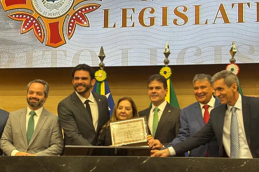 Alepi homenageia Liana Chaib, ministra do TST, com Medalha do Mérito Legislativo