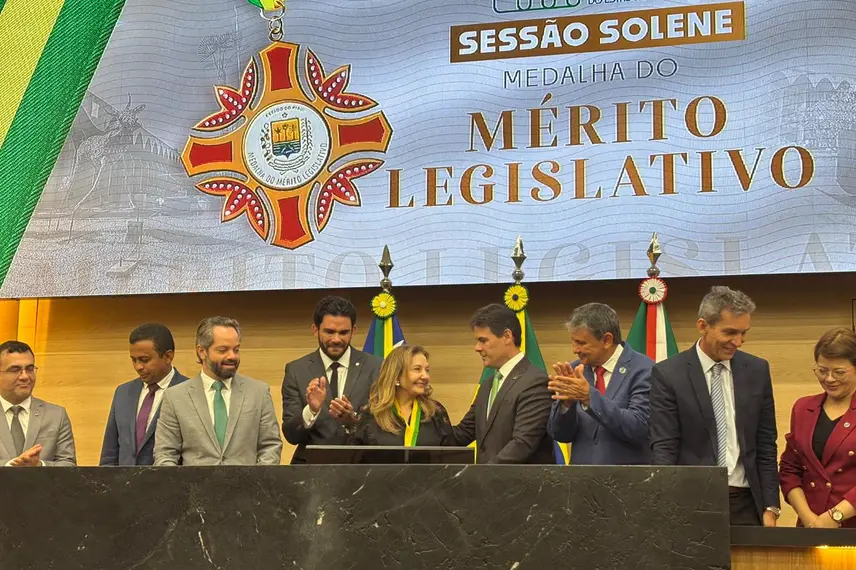 Alepi homenageia Liana Chaib, ministra do TST, com Medalha do Mérito Legislativo