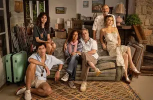 Andrea Beltrão, Fabio Assunção, Cláudia Abreu, Marco Ricca, Carol Duarte e Jaffar Bambirra (Foto: Reprodução/ Netflix)