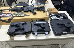 Arsenal de armas irregular é apreendido durante 'Operação Desarme' em Teresina (Foto: Divulgação/SSP-PI)