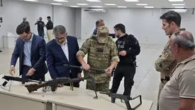 Arsenal de armas irregular é apreendido durante 'Operação Desarme' em Teresina (Foto: Kassio Cavalcante / Conecta Piauí)