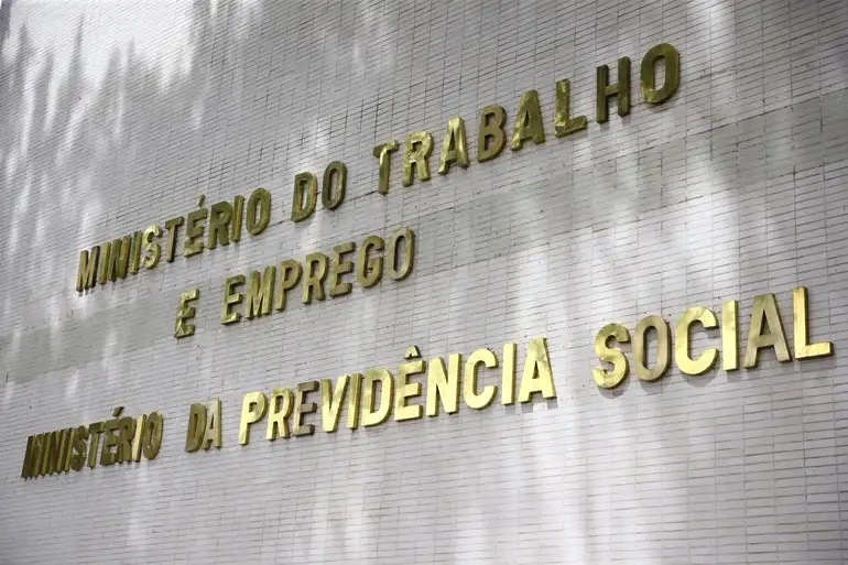 Associações pedem ao Ministério do Trabalho para não adiar norma sobre saúde mental