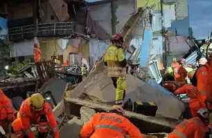 Bombeiros resgatam última vítima de escombros de lar de idosos em MG (Foto: CBMMG/ Divulgação)
