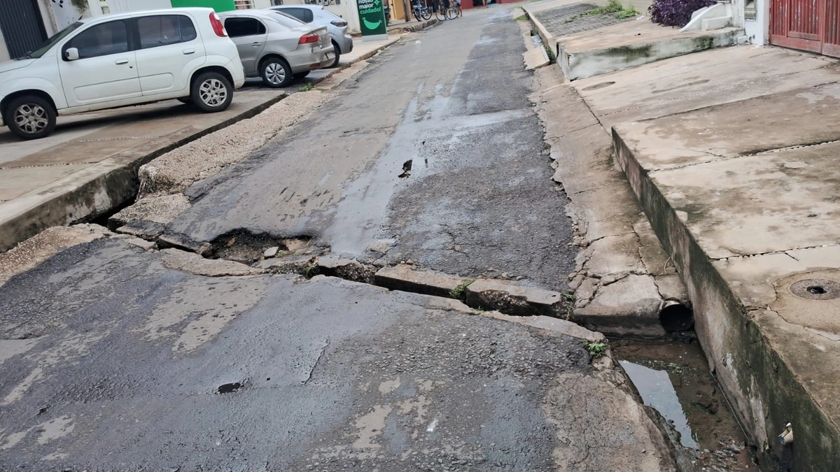 Buracos e abandono tomam ruas da zona Norte de Teresina e colocam vidas em risco