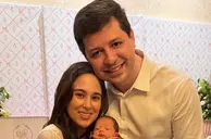 Casal Rafael Alencar e Jordana Pádua estão radiantes com a chegada da filha Celina