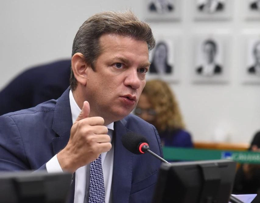 Castro Neto anuncia saída do PSD e comemora retorno ao MDB