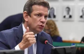 Castro Neto anuncia saída do PSD e comemora retorno ao MDB