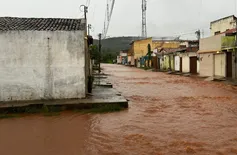 Picos registra chuva intensa e amanhece com alagamentos nesta terça-feira
