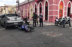 Colisão entre moto e caminhonete deixa motociclista ferido no Centro de Teresina