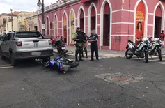 Colisão entre moto e caminhonete deixa motociclista ferido no Centro de Teresina