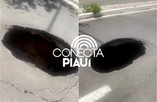 Cratera surge ao lado do Riverside Shopping, em Teresina, e preocupa condutores (Foto: Reprodução)