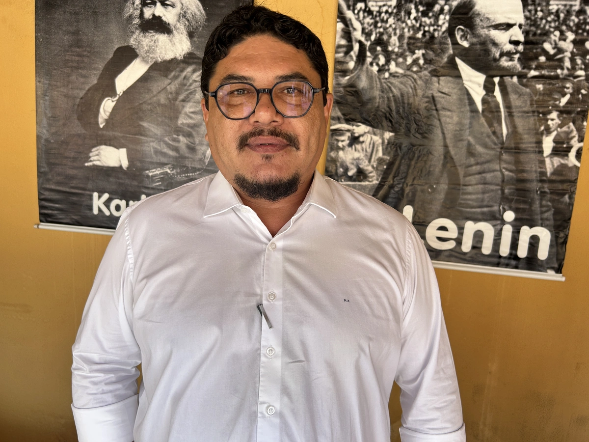 Daniel da Mariínha se filia ao PCdoB durante celebração de 104 anos do partido