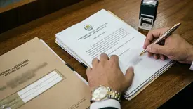 Decisões judiciais contra bancos e o desafio da efetividade no Piauí (Foto: Conecta Piauí / Criado por IA)