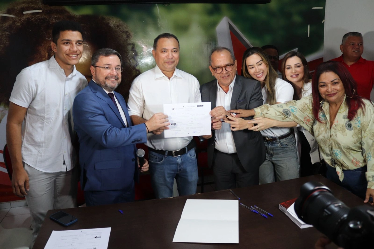 Deputado Evaldo Gomes oficializa filiação ao Partido dos Trabalhadores em Teresina