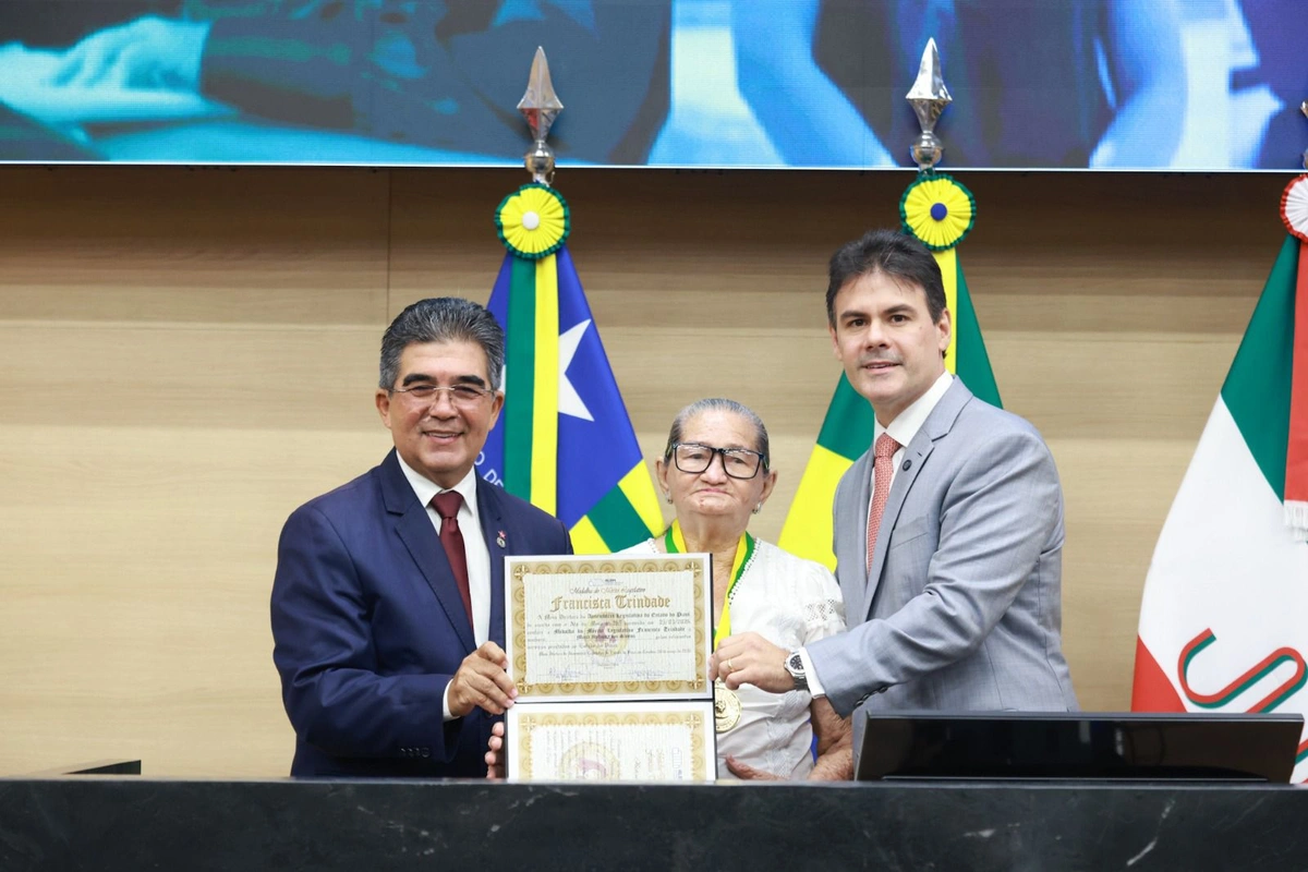 Deputado Limma homenageia trabalhadora rural com medalha na Alepi
