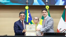 Deputado Limma homenageia trabalhadora rural com medalha na Alepi (Foto: Reprodução)
