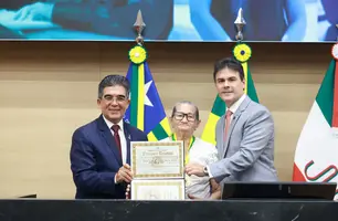 Deputado Limma homenageia trabalhadora rural com medalha na Alepi (Foto: Reprodução)
