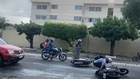 Derramamento de óleo provoca acidentes com motociclistas na zona Norte de Teresina (Foto: Reprodução)