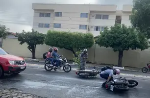 Derramamento de óleo provoca acidentes com motociclistas na zona Norte de Teresina (Foto: Reprodução)