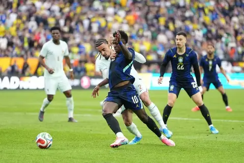 Derrota do Brasil para a França é choque de realidade.