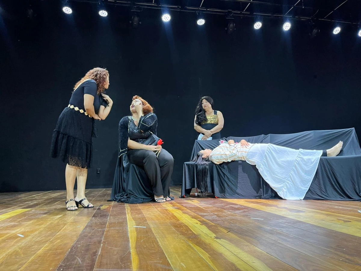 Dia Mundial do Teatro é celebrado com casa cheia no Cineteatro Sávio Barão em Picos