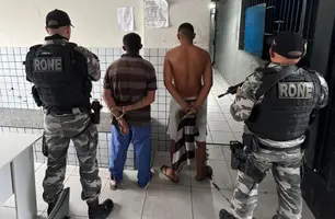 Dois suspeitos de tráfico são presos com mais de 400 porções de droga em Teresina (Foto: Divulgação/RONE)