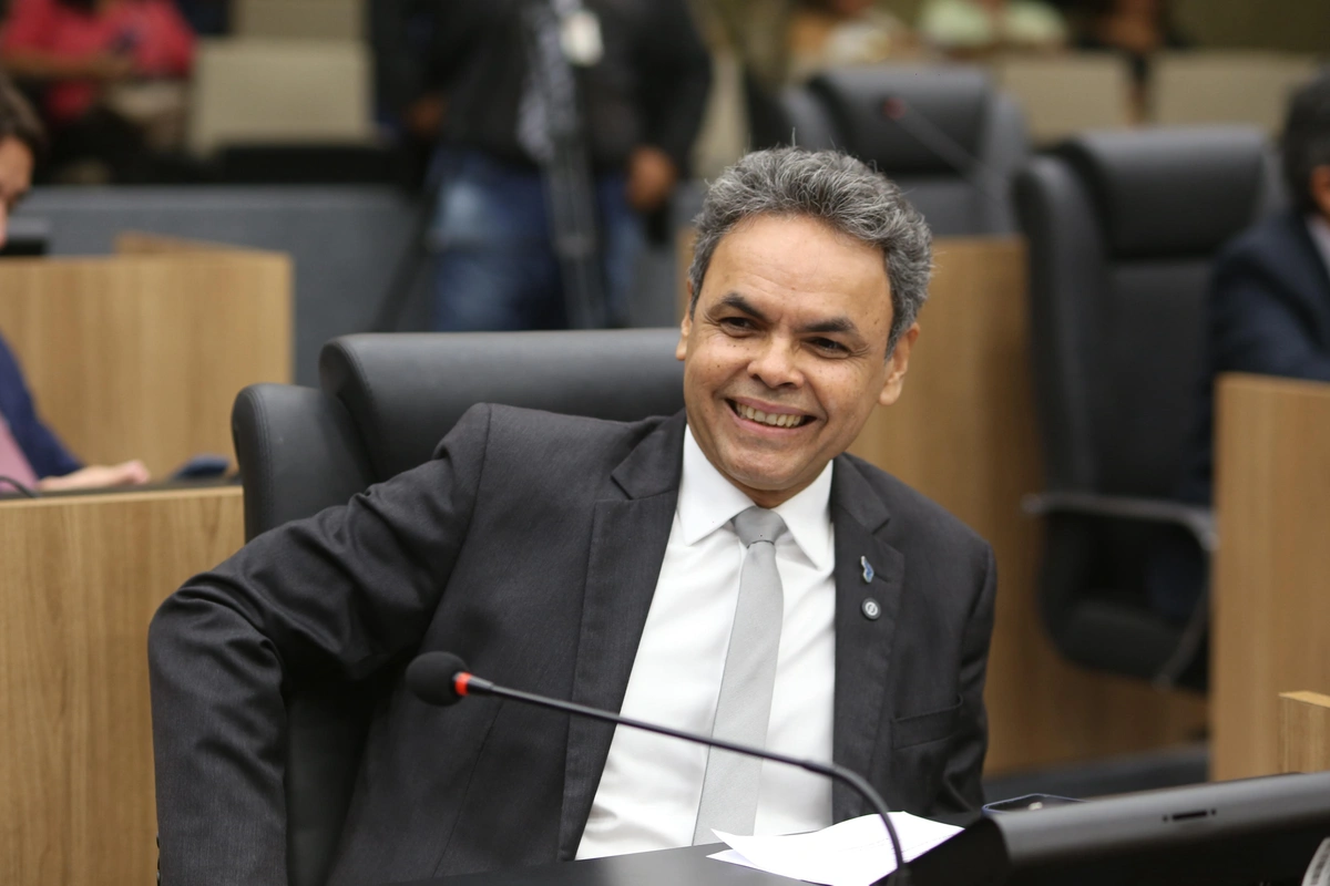 Dr. Gil Carlos assume presidência da Comissão de Saúde na Alepi