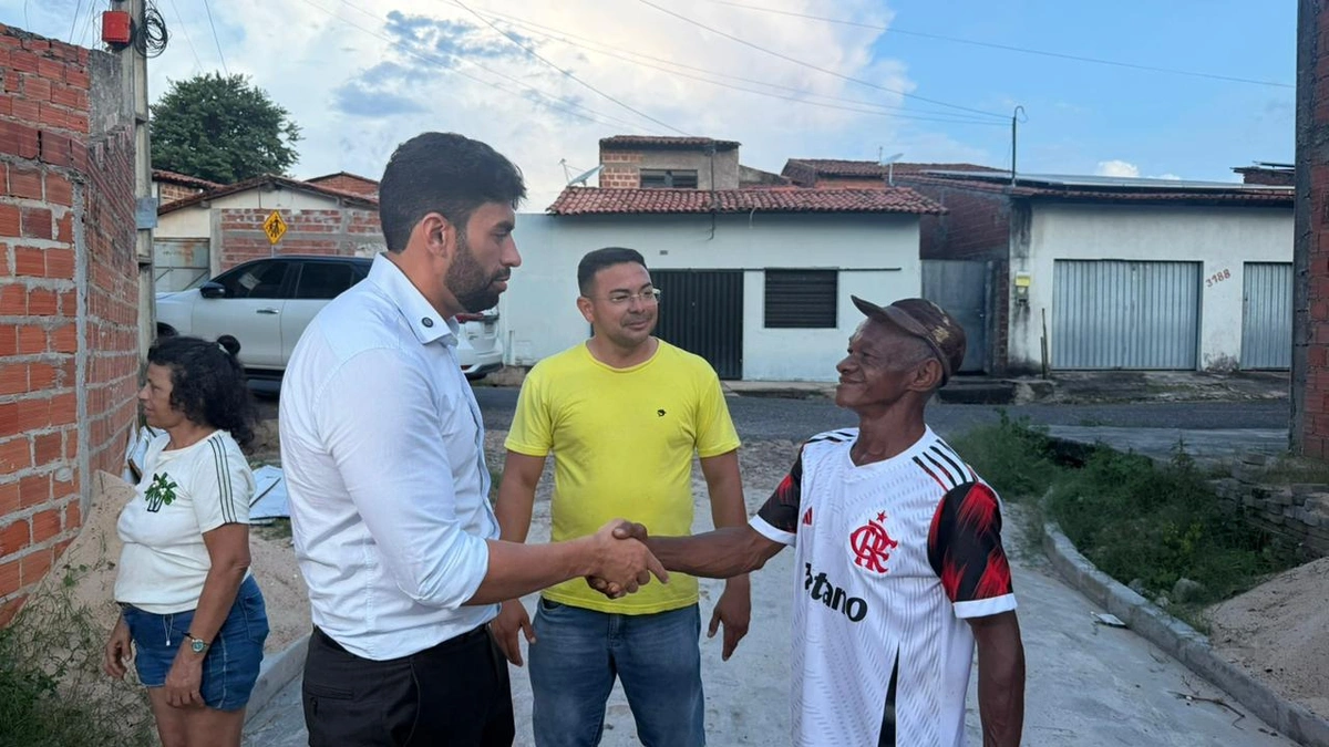 Draga Alana acompanha obras de calçamento na zona Sul de Teresina