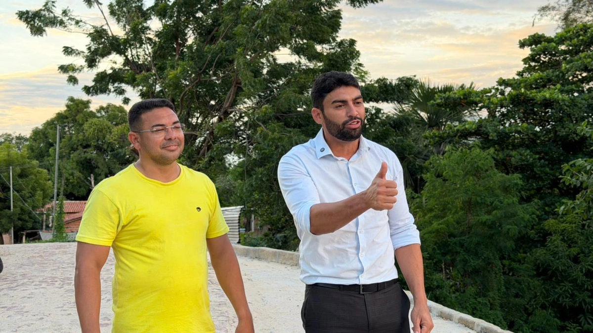 Draga Alana acompanha obras de calçamento na zona Sul de Teresina