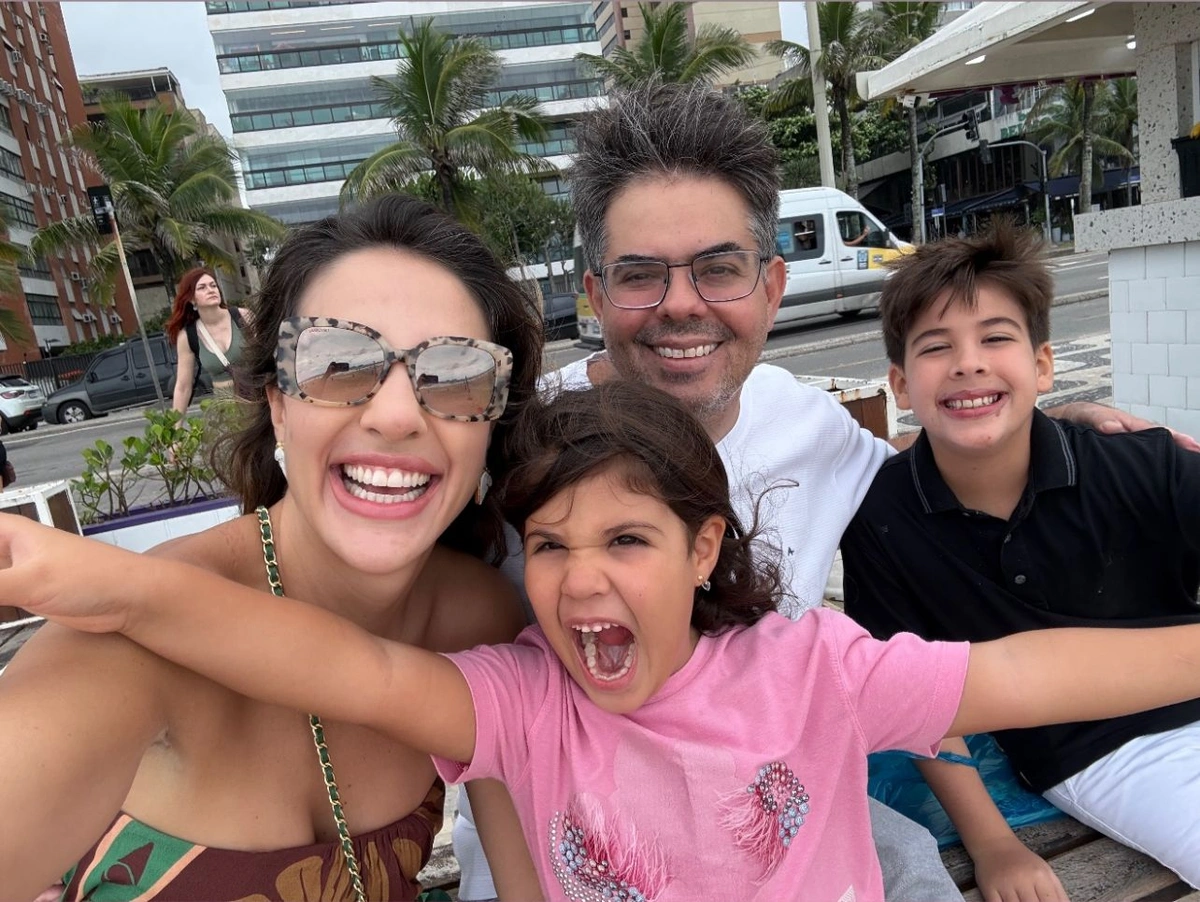 Em família, Lícia Cândido e Pedro Victor Leopoldino curtem viagem ao RJ