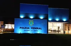 Em homenagem a policiais mortos em serviço, unidades da PF são iluminadas em azul