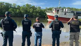 Embarcação com carga ilegal de cigarros é apreendida no Piauí (Foto: Divulgação/Polícia Federal)