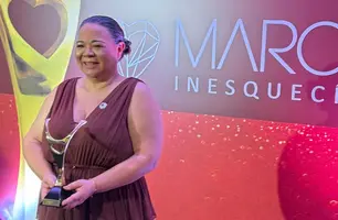 Empresária Alcenia Ribeiro é premiada em noite de festa de luxo e requinte (Foto: Instagram)