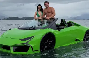 Empresário piauiense Fernandin e sua amada Pâmela Drudi em novidade no mar (Foto: Instagram)