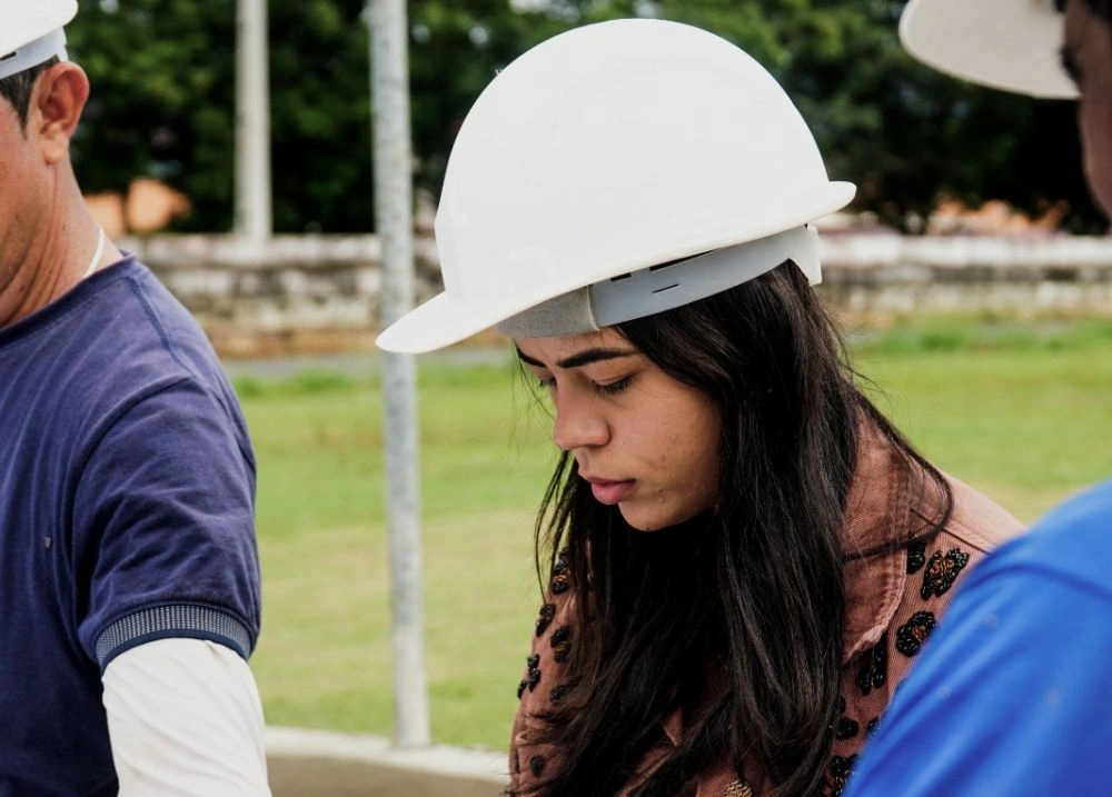 Engenheira do sul do Piauí fortalece presença feminina na construção