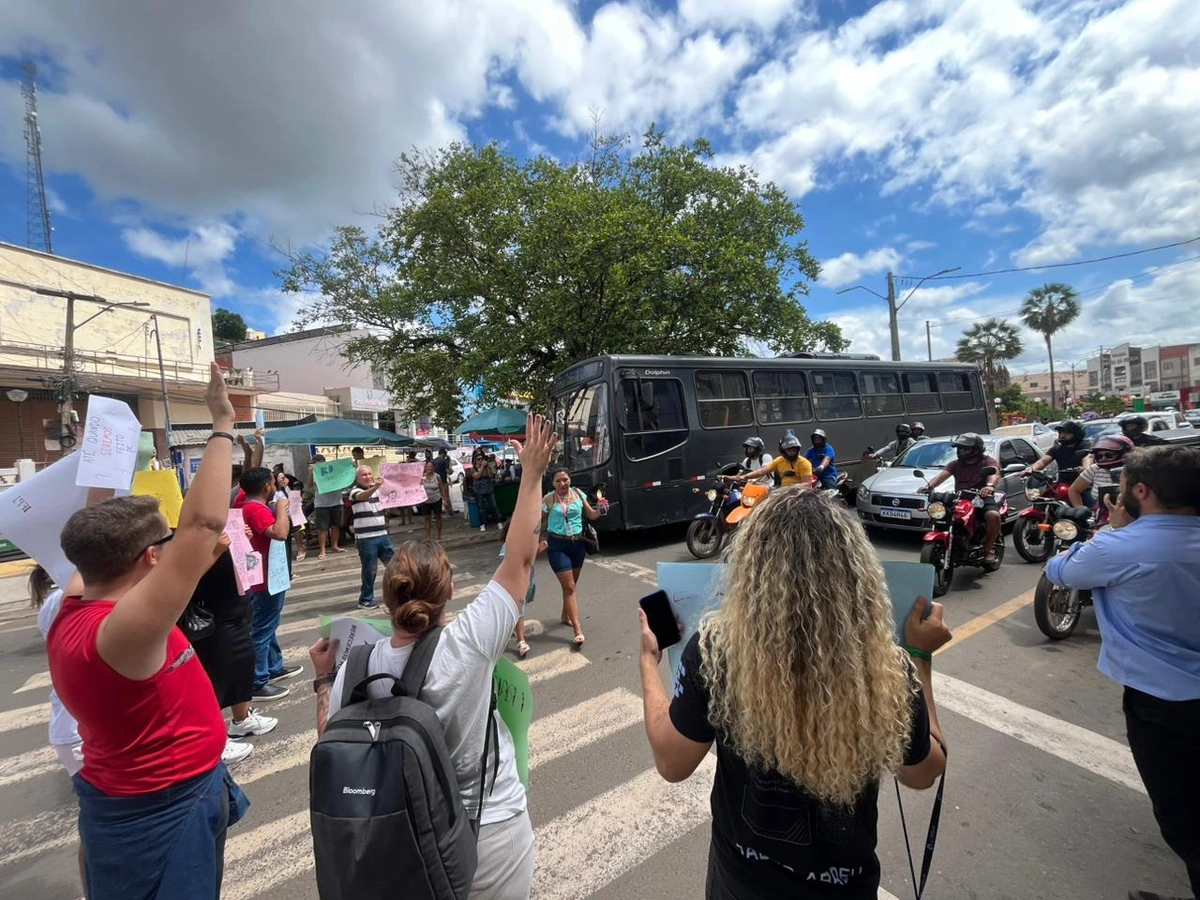 Estudantes da Uespi de Picos manifestam contra crise no transporte coletivo