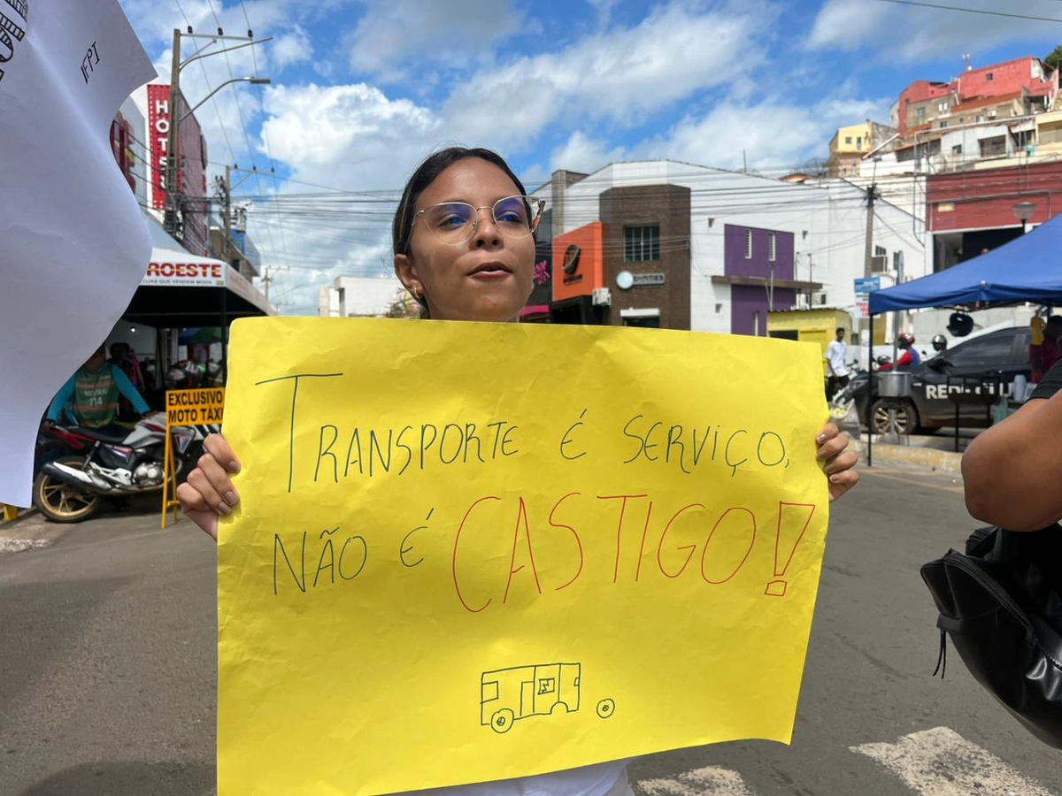 Estudantes da Uespi de Picos manifestam contra crise no transporte coletivo