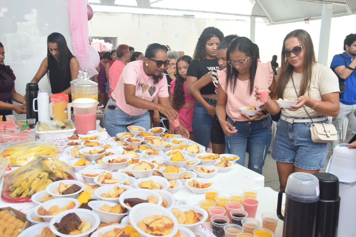 Evento reuniu moradoras em momento de confraternização com café da manhã, homenagens, concursos, brindes e música ao vivo