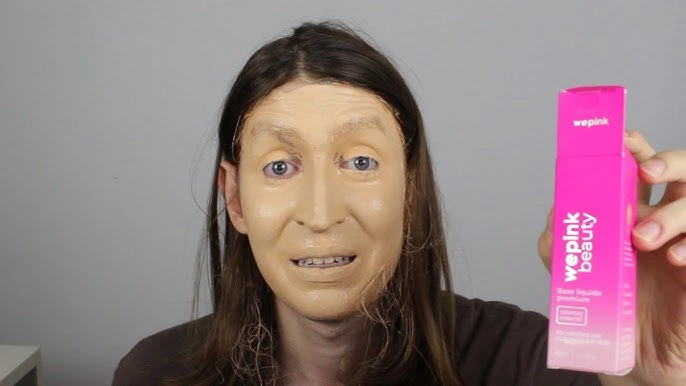 Felca faz teste com base de maquiagem da Wepink