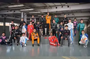 Foto oficial dos pilotos da F1 2026 (Foto: Divulgação/F1)