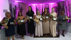 Gestora é homenageada durante evento na Câmara Municipal de Lagoa do Piauí (Foto: Reprodução)