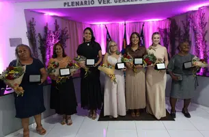 Gestora é homenageada durante evento na Câmara Municipal de Lagoa do Piauí (Foto: Reprodução)