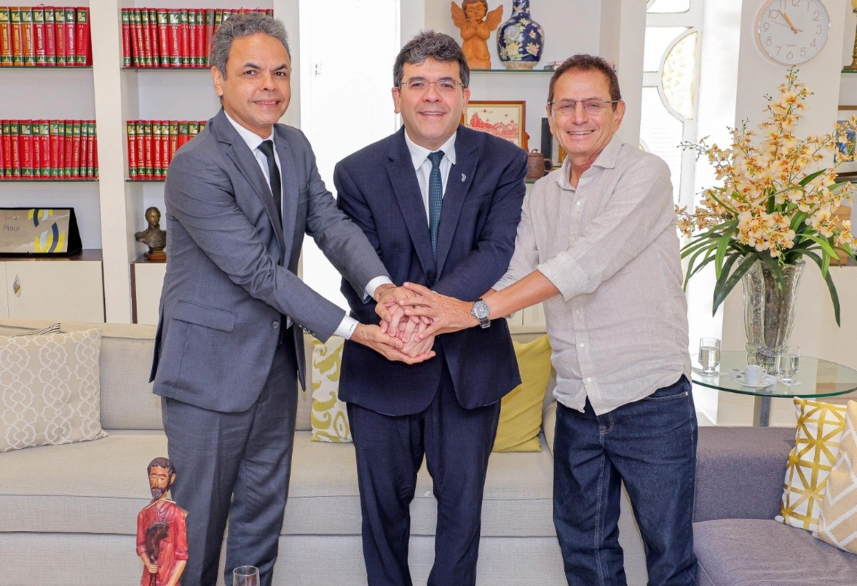 Gil Carlos discute demandas de Monsenhor Hipólito com governador no Karnak