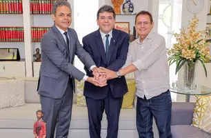 Gil Carlos discute demandas de Monsenhor Hipólito com governador no Karnak (Foto: Reprodução)