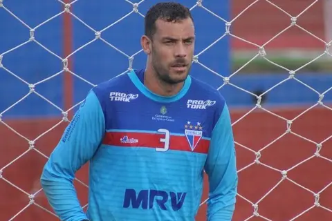 Goleiro Matheus Inácio
